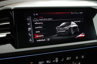 Audi Q4 e-tron 40 Launch edition S Competition 204pk 77 kWh SOH 87% Trekhaak Camera Leder Keyless Stoelverwarming ACC Panoramadak S-Line / 32