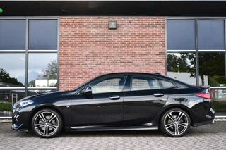 BMW 2 Serie Gran Coupé 218i M-Sport  Shadowline Trekhaak 18inch Live-cockpit Sfeerverlichting / 36