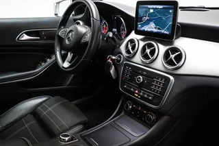 Mercedes-Benz GLA-klasse 180 Ambition | URBAN PACK | PANORAMADAK | STOELVERWARMING | TREKHAAK | 18" / 4