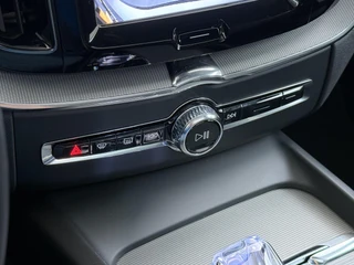 Volvo XC60 2.0 T6 Plug-in hybrid AWD Plus Dark / 42