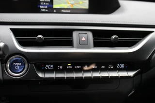 Lexus UX 250h Preference Line NL-AUTO NAVI BLIND SPOT PARKEERSENSOREN SMART-ENTRY APPLE CARPLAY / 25