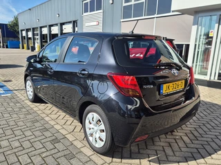 Toyota Yaris 1.5 Hybrid Now / 9