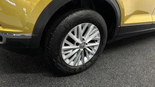Volkswagen T-Roc 1.0 TSI Style Business PANO LM TREKHAAK DAB CRUISE. / 16
