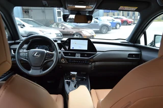 Lexus UX 250h F Sport Design NL-AUTO FACELIFT STOELVERW TRIPLE-LED / 34