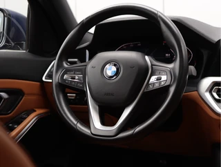 BMW 3 Serie 320i High Executive Edition  | Schuifdak | Leder | Camera | Org. NL / 18