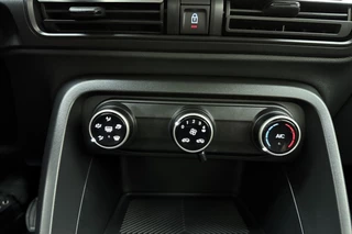 Citroen C3 1.2 Turbo 100pk Plus | Navigatie via carplay | Airco | Dakrails | DAB Radio | Cruise control | Parkeersensoren achter | LED Verlichting / 23