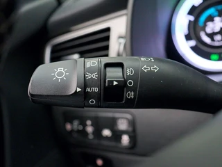 Kia Niro 1.6 GDi Hybrid DynamicLine | Trekhaak | All-seasonsbanden | Navigatie / 24