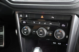 Volkswagen T-Roc 1.5 TSI 150pk DSG R-Line Sport Keyless Virtual Cockpit Navigatie / 33