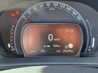 Toyota Aygo X ENVY CABRIO PDC STOELVERWARMING ELEKTRISCH VOUWDAK ZWARTE VELGEN / 12