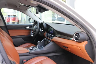 Alfa Romeo Giulia 2.0T SUPER AUT ORIG.NL/A.CarPlay/Ad.Cruise/Stuur&Stoelverw./18inch 114dkm! / 10