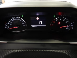 Peugeot 2008 1.2 PureTech 130PK Allure Pack NAVI/CAMERA/CLIMA/LED/17"LMV! / 27