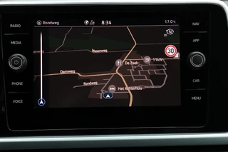 Volkswagen T-ROC 1.0 TSI Edition Stoelverwarming Lane-assist / 19