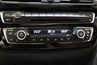 BMW 3 Serie Touring 330i High Executive M Sport Pakket Automaat  / Navigatie Professional / Panoramadak / Leder  / Trekhaak / Parkeersensoren voor+achter / Comfort Acces / Head-Up Display / Stoelverwarming / Achteruitrijcamera / Hifi / 19 Inch / Chrome Line / 24