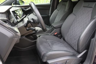Audi Q4 e-tron 50 quattro S Edition 77 kWh Optiek Zwart S-Line/Pano/Leder/Matrix LED/Elek. stoelen+mem/Head-up/Camera/Keyless/20" / 13