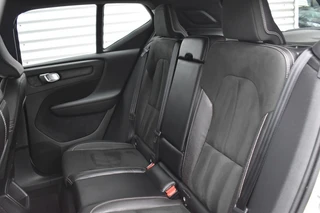 Volvo XC40 2.0 T4 R-DESIGN STOEL+STW VERW. / EL. A-KLEP / EL. WEGKLAP TREKHAAK / 28
