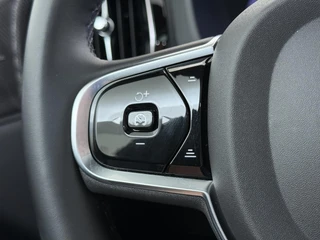 Volvo XC60 2.0 T6 Plug-in hybrid AWD Plus Dark / 33