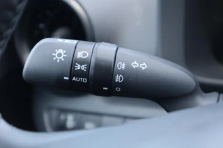 Toyota C-HR HYBRID 140 DYNAMIC ANDROID/APPLE AD-CRUISE PRIVACY-GLASS PARK-SENSOREN KEYLESS 18"LMV BLISS NL-AUTO / 26