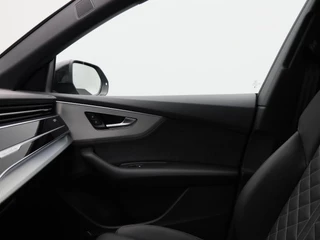 Audi Q8 60 TFSi e 490 Pk quattro S-Line Competition | Matrix Laser LED | Vierwielbesturing | B&O Audio | Valcona Leder | 22 Inch | Trekhaak | Head-Up | 20.328 Km!! / 41
