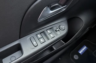 Opel Corsa Electric Long Range GS 51 kWh | Climate control | NIEUW | tot 429km WLTP | 100kW snelladen | Stoel- & stuurverwarming | Camera | Apple Carplay/Android Auto / 19