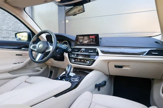 BMW 5 Serie 540i xDrive High Executive  | NAP! | DEALER.OND | SCHUIF/KANTEL | STOELVERWARMING | CAMERA | / 26