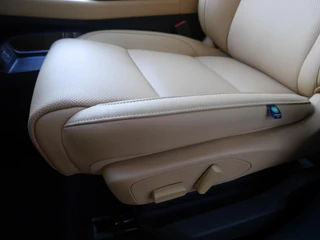 Leapmotor C10 Design REEV 28.4 kWh | Nieuwe auto | Gecombineerde actieradius WLTP 974km | 1500 kg Trekgewicht | Diverse kleuren leverbaar | Full options | Stuurverwarming | Stoelverwarming en koeling | Elektrisch verstelbare voorstoelen | Navigatie | Keyless entry & start | 20 inch lichtmetalen velgen | Led verlichting / 19