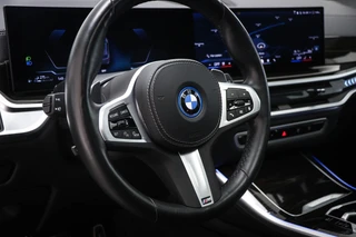 BMW X5 xDrive50e M-Sport | PANORAMADAK | HEAD UP | HOUTAFWERKING | ACHTERBANKVERWARMING | TREKHAAK | 360 CAMERA | 21" / 43