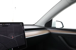 Tesla Model Y Long Range AWD 75 kWh Navigatie, trekhaak! Volleder, Climate / 32