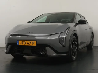Kia EV4 Fastback GT-PlusLine 81.4 kWh  FULL OPTIONS - *DEMO* - Head-up Display - 360 Camera - Stoelverwarming/ventilatie - Glazen Schuif-/kanteldak - Elektrisch verstelbare voorstoelen - Dodehoekcamera - Fabrieksgarantie tot 2032 Direct leverbaar! / 2