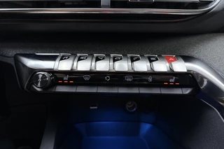 Peugeot 3008 1.2 PureTech Allure Pack Business | Trekhaak | Achteruitrijcamera | Navigatie | Airco | Stoelverwarming | Climate control | Cruise control | Dodehoekdetectie / 23