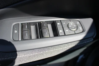 Lexus LBX 1.5 2WD / 16