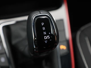 Škoda Fabia 1.0 TSi Monte Carlo 115 Pk Automaat | Stoelverwarming | Camera | Climatronic | CarPlay | Cruise Control | 17 Inch | 27.303 Km !! / 28