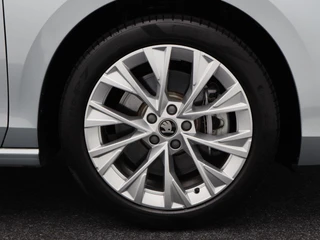 Skoda Superb Combi 1.5 TSi 204 Pk PHEV Edition | Panoramadak | Stoelverwarming | Camera | Trekhaak | Adaptive Cruise | 17 Inch | 23.131 Km !! / 13