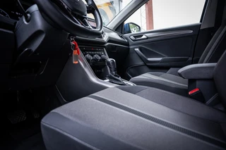 Volkswagen T-Roc 1.5 TSI Sport Autom. | Navi | PDC | Cruise controle | Trekhaak / 43