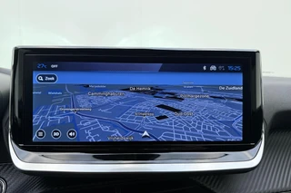 Peugeot 2008 1.2 Hybrid 145 Allure Navigation Pack l Vision Pack l DAB l LED l Bluetooth l Wireless Apple Carplay & Android Auto l 360 Camera l Adaptive Cruise Control l Climate Control l Lichtmetalen Velgen / 26