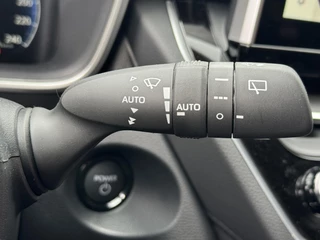 Toyota Corolla Cross 2.0 Hybrid 180 DYNAMIC NIEUW DIRECT LEVERBAAR! BLIND SPOT STOEL/STUURVERW KEYLESS 18'' LM-VELGEN APPLE/ANDROID NAVI CLIMA AD-CRUISE PARK-SENSOREN / 21