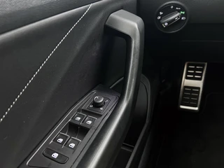 Volkswagen T-Roc 1.0 TSI R-Line | Camera | Adaptive Cruise | Stoelverwarming | CarPlay / 29