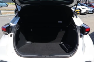 Toyota C-HR 1.8 HYBRID 140 1e EIGENAAR NL-AUTO AD-CRUISE APPLE/ANDROID LMV PARK-SENSOREN BLIND-SPOT-MONITOR / 6