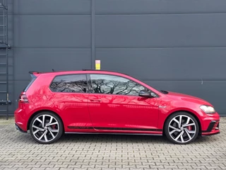 Volkswagen Golf 2.0 TSI GTI Clubsport / 265-360PK / NAP = UNIEK !! / NWE TURBO / PANO / DYNAUDIO / CAMERA / CARPLAY / 19 INCH ! / 17