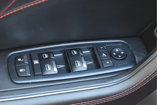 Maserati Levante 3.0 V6 AWD GranLusso 350 pk Facelift Driver ass.Pack 1 | Open dak | Harman/Kardon | Camera | Luchtvering | Carplay | Keyless | DAB | Full LED | 20" / 48