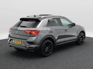 Volkswagen T-Roc 1.5 TSi 150 Pk Automaat R line | Black Style | Trekhaak | Stoelverwarming | Panorama dak | Camera | Adaptive Cruise | Climatronic | Carplay | 19 Inch | 58.509 Km !! / 2