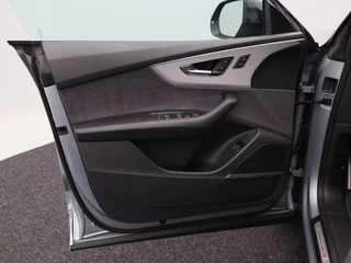 Audi Q8 60 TFSi e 490 Pk quattro S-Line Competition | Matrix Laser LED | Vierwielbesturing | B&O Audio | Valcona Leder | 22 Inch | Trekhaak | Head-Up | 20.328 Km!! / 23
