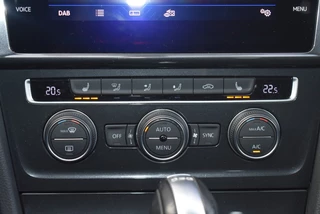 Volkswagen Golf 1.5 TSI COMFORTLINE BUSINESS ADAP. CRUISE / CARPLAY / 26