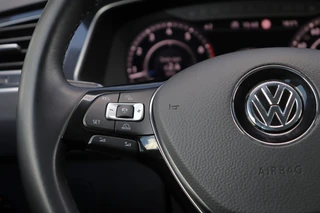 Volkswagen Tiguan 1.4 TSI ACT Highline Business R | Dealer Onderhouden | Led | Virtual | Stoelverwarming | Trekhaak | Carplay / 8