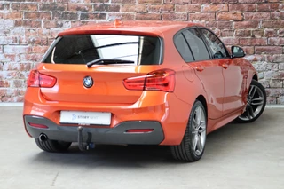 BMW 1 Series 118i Executive M Sport Pakket 5 deurs / Navigatie Professional / LED / Trekhaak / 18 Inch / Climate Control / Hifi / Parkeersensoren / Cruise Control / Extra Getint Glas / Bluetooth / Shadow Line / 5