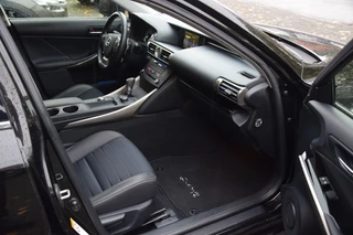 Lexus IS 300H HYBRID Business Line DEALER ONDERHOUDEN / 15