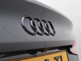 Audi A5 Sportback 35 TFSI S-line Black  | Camera | 19" | LED | Stoelverwarming / 14