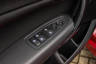 BMW 1-serie 125i Business+ | Sport Line | NL auto | Schuif-/kanteldak | Keyless entry | HiFi audio | Stoelverwarming | Xenon | Sportstuur | Navigatie Professional | Bluetooth | PDC / 34
