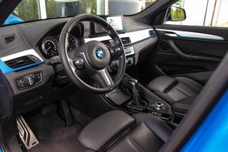 BMW X1 xDrive25e High Executive M sport | 1e eigenaar | Dealer onderhouden | Panoramadak | Apple Carplay | Camera | LED adaptief | Head-up | Stoelverwarming | Cruise control / 13