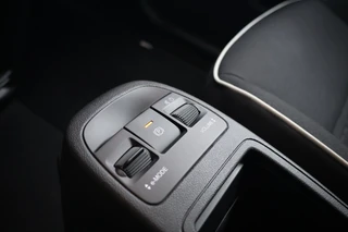 Fiat 500e Urban Comfort 42 kWh  Keyless/Stoelverw/CarPlay/Camera/Dodehoek/Pdc/15" / 17