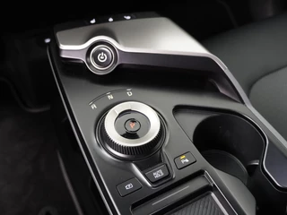 Kia EV6 Light Edition 63 kWh  - Stoel-/stuurverwarming - Apple CarPlay/Android Auto - Navigatie - Cruise Control - Fabrieksgarantie tot 03-2032 / 31